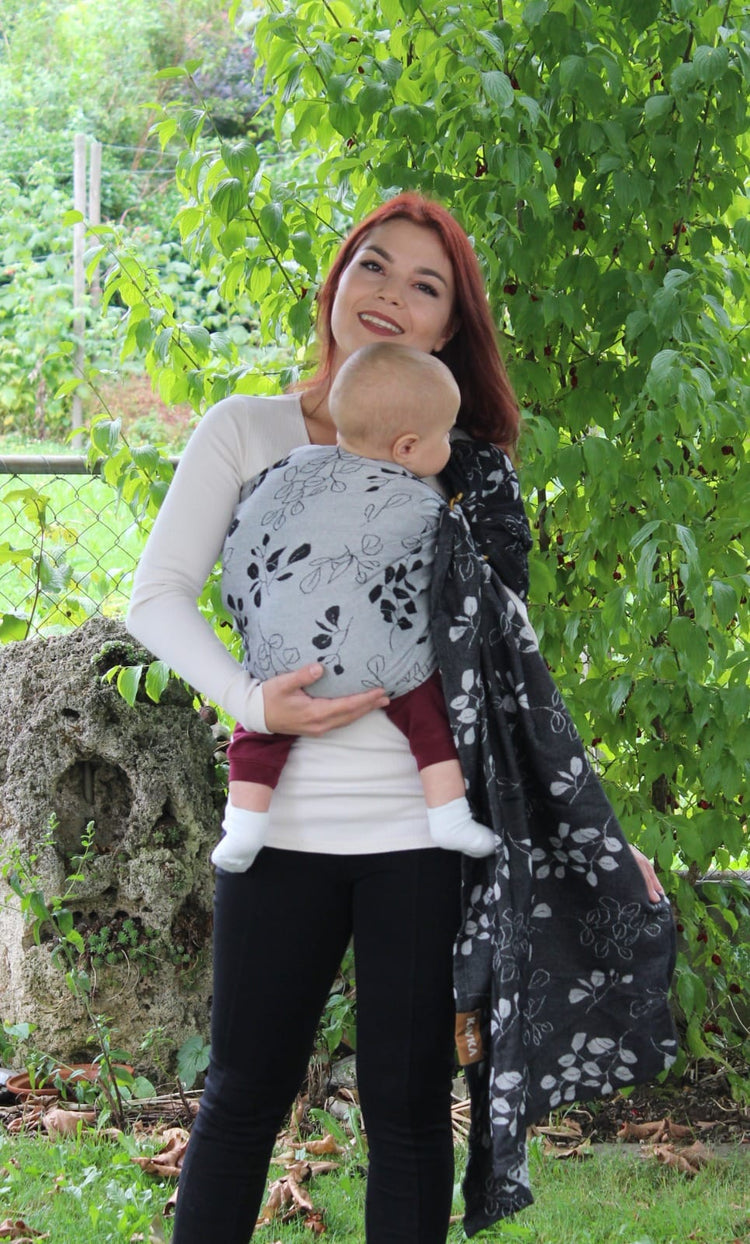 Kavka Ringsling schwarz/grau mit Blumen