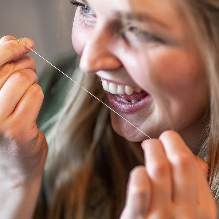 Vegane Zahnseide, nachhaltige plastikfreie Zahnseide