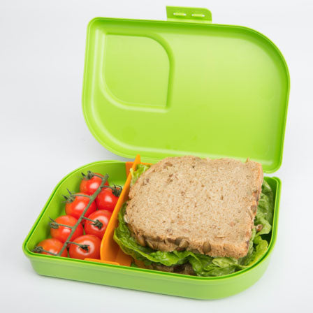 Die Nana Brotbox besteht aus nachwachsenden Rohstoffen: Zuckermelasse, Mineralien & Carnaubawachs, Nana Brotbox grün